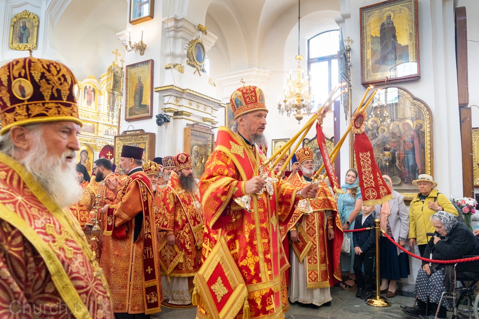 В день памяти священномученика Вениамина, Митрополита Петроградского, Патриарший Экзарх совершил Божественную литургию в Свято-Духовом кафедральном соборе города Минска