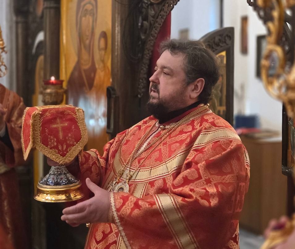 Епископ Несвижский Авксентий совершил Литургию в храме преподобной Евфросинии Полоцкой города Минска 