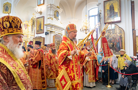 В день памяти священномученика Вениамина, Митрополита Петроградского, Патриарший Экзарх совершил Божественную литургию в Свято-Духовом кафедральном соборе города Минска