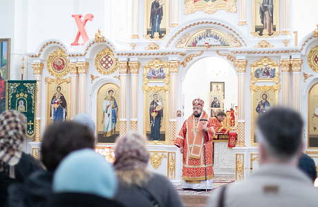 В Неделю о самаряныне епископ Авксентий совершил Литургию в соборе Рождества Пресвятой Богородицы Юровичского монастыря