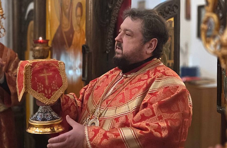 Епископ Несвижский Авксентий совершил Литургию в храме преподобной Евфросинии Полоцкой города Минска 