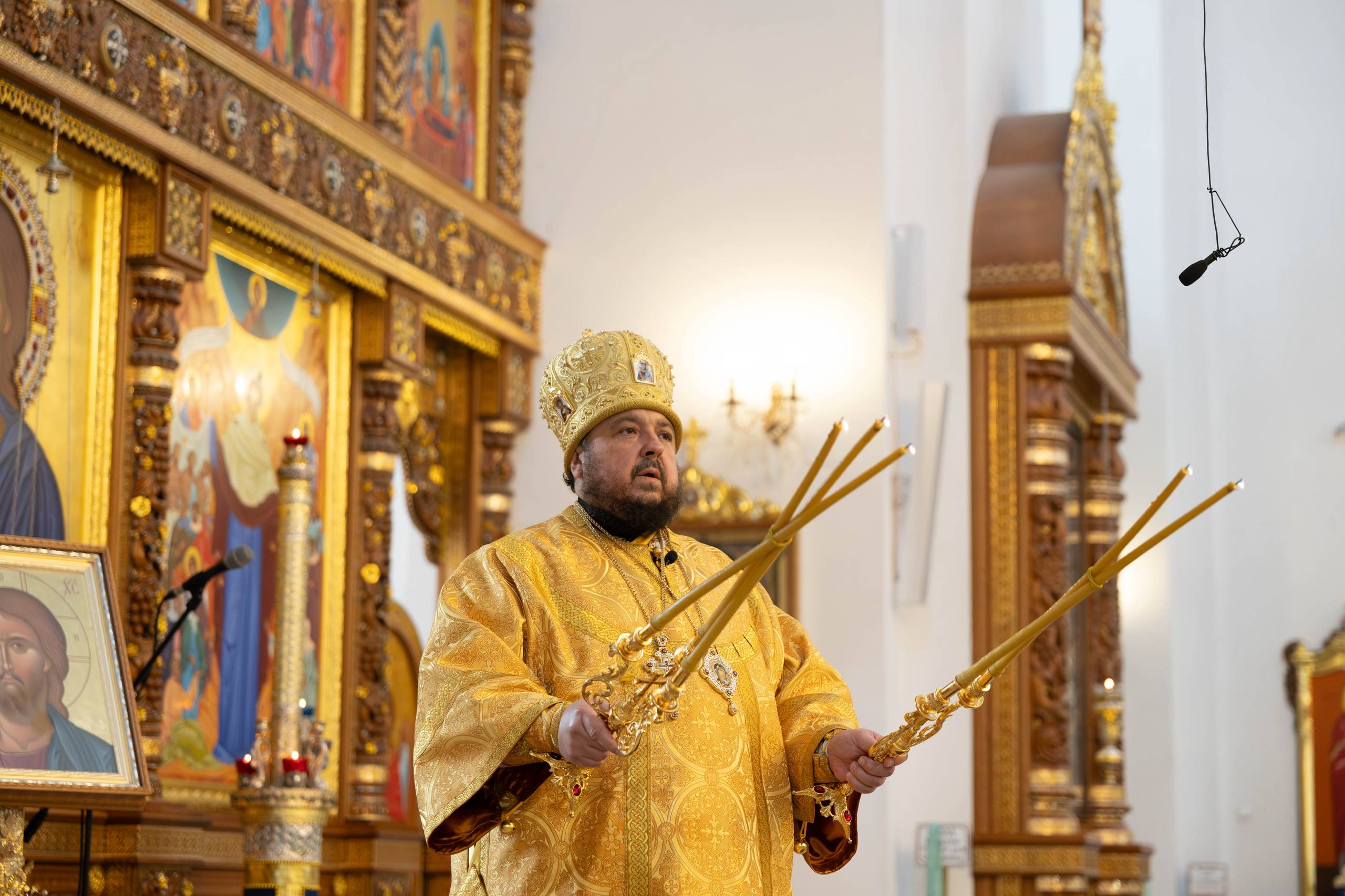 Епископ Авксентий совершил Литургию в храме иконы Божией Матери «Всех скорбящих Радость» города Минска
