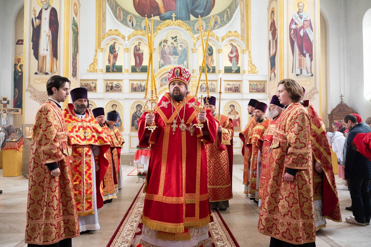 В четверг Светлой седмицы, епископ Авксентий совершил Литургию в Вознесенском храме города Несвижа