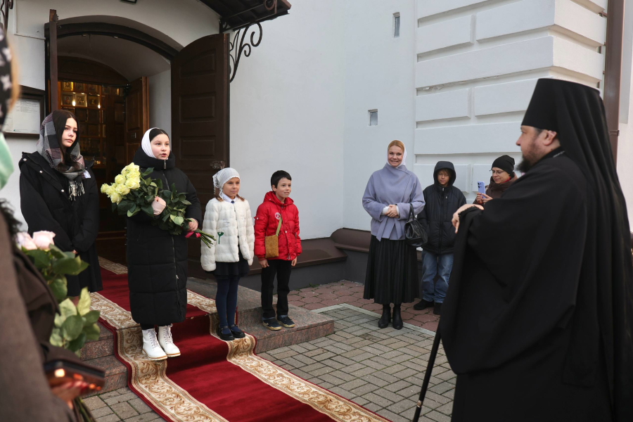 Епископ Несвижский Авксентий совершил Божественную литургию в кафедральном соборе Преображения Господня г. Заславля