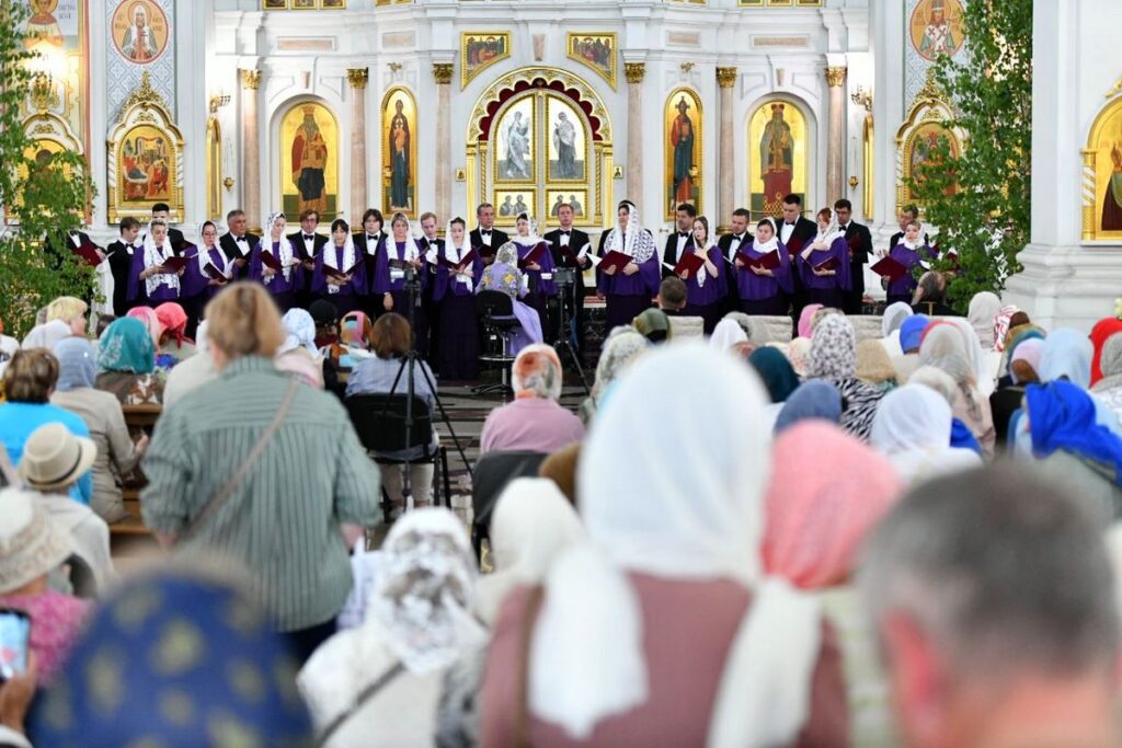 В Успенском кафедральном соборе Витебска в рамках празднования 220-летия Витебской духовной семинарии выступил Оренбургский камерный хор