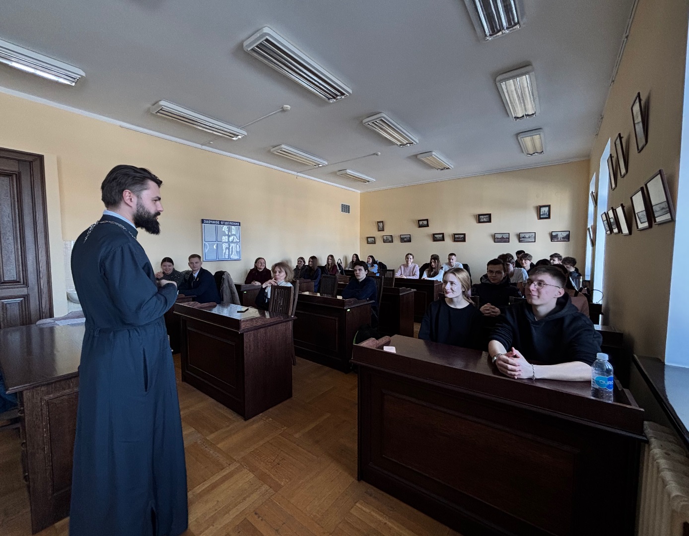 В рамках Международной образовательной программы «Духовная связь» в Минской духовной академии состоялась встреча священника с учащейся молодежью столицы