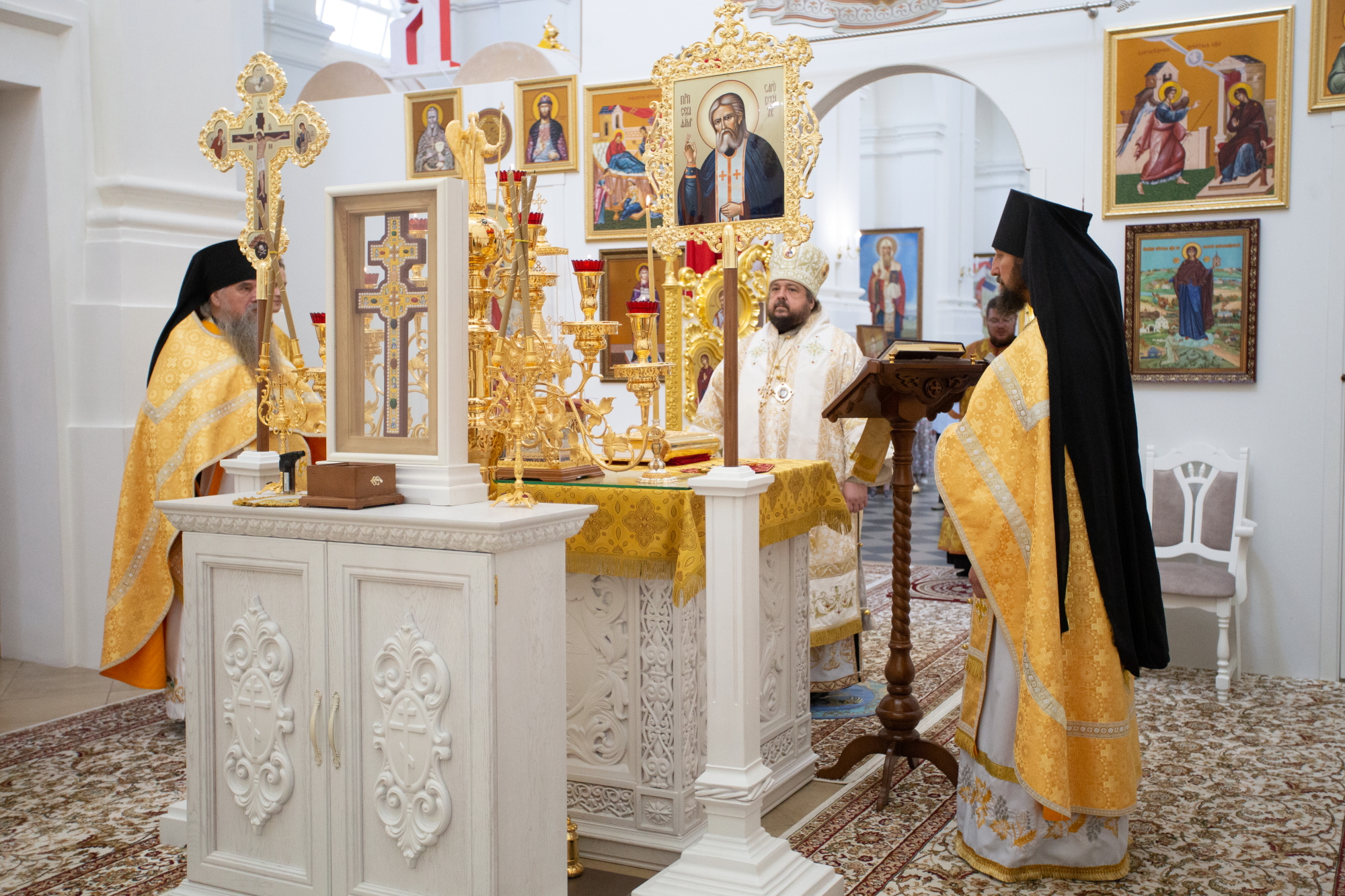 В день памяти святого пророка Божия Илии епископ Авсксентий совершил Литургию в соборе Рождества Пресвятой Богородицы Юровичского монастыря