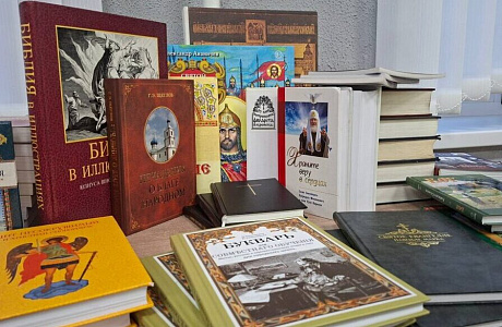 Библиотека Академии организовала передачу литературы для нового ресурсного центра по духовно-нравственному воспитанию в Ляховичах