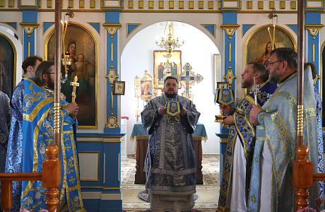 Епископ Авксентий совершил Божественную литургию в праздник Покрова Пресвятой Богородицы в городе Клецке