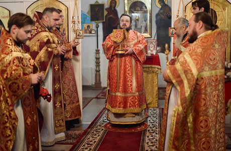 Епископ Несвижский Авксентий возглавил Божественную литургию в престольный праздник храма святых мучениц Веры, Надежды, Любови и матери их Софии в аг. Озерцо Минского района
