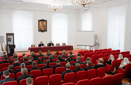 В Минской духовной семинарии прошла встреча студентов с епископом Несвижским Авксентием