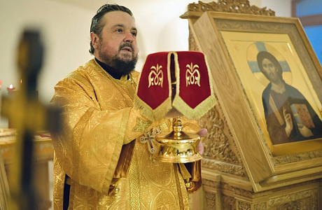 Епископ Несвижский Авксентий совершил Литургию в храме равноапостольных Мефодия и Кирилла при Патриаршем Представительстве в городе Минске