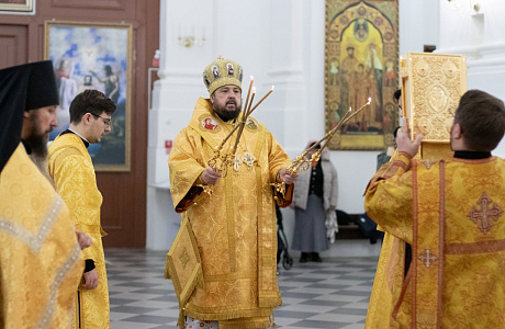 В Неделю 22-ю по Пятидесятнице епископ Несвижский Авксентий совершил Литургию в соборе Рождества Пресвятой Богородицы