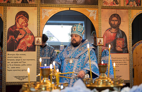В канун праздника Успения Божией Матери епископ Авксентий совершил всенощное бдение в храме Успения Пресвятой Богородицы города Минска