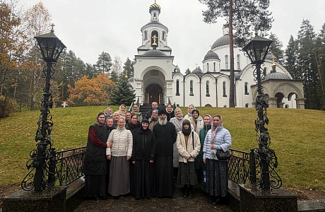 Будущие иконописцы посетили Свято-Ксениевский женский монастырь в деревне Барань
